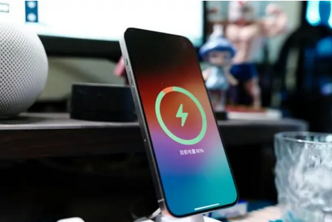 惠城苹果15换屏服务分享用什么充电器给iPhone15充电更好 